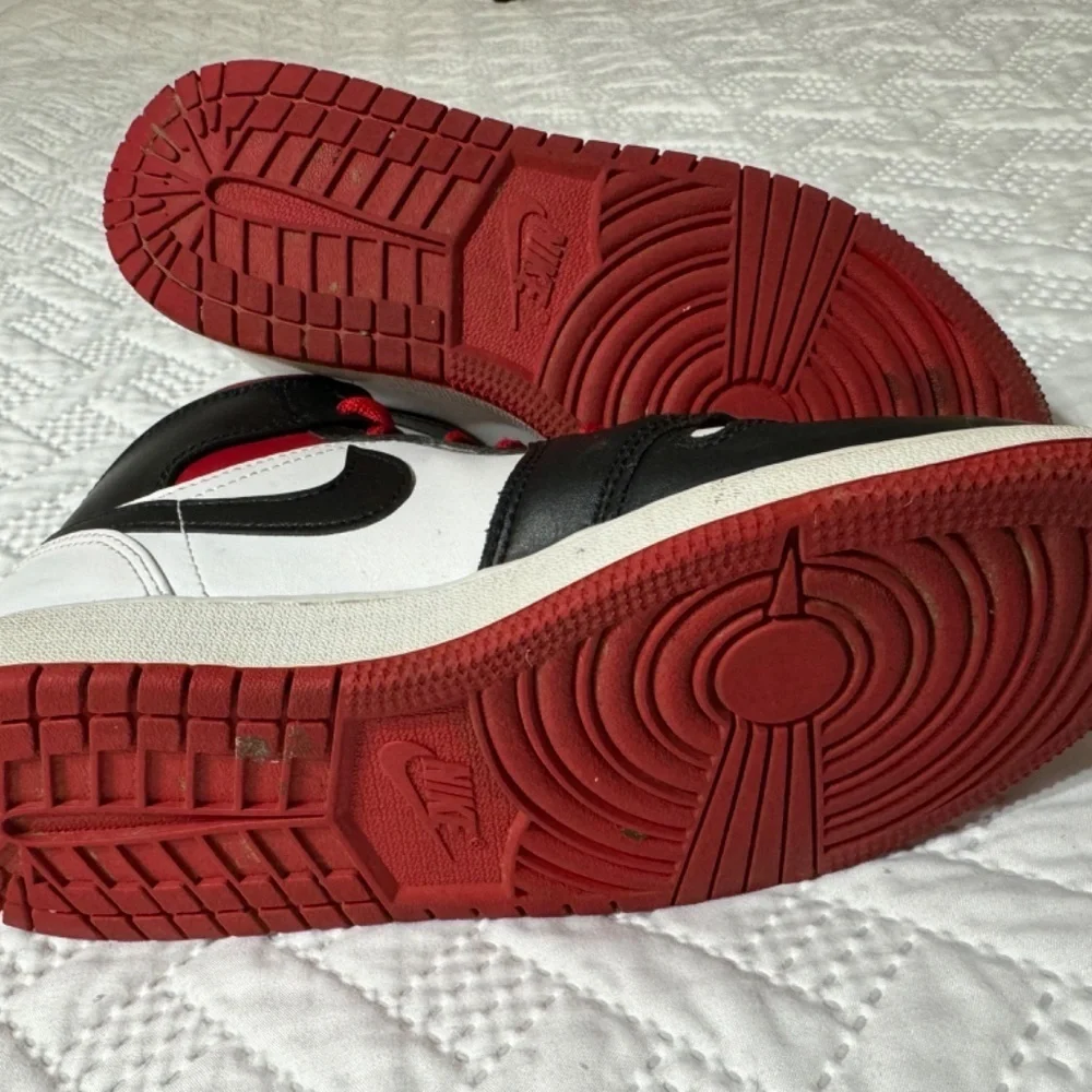 Nike Jordan 1 Mid Red White Black Youth 5.5 Woman 7 Sneakers Running Shoes - Picture 8 of 14